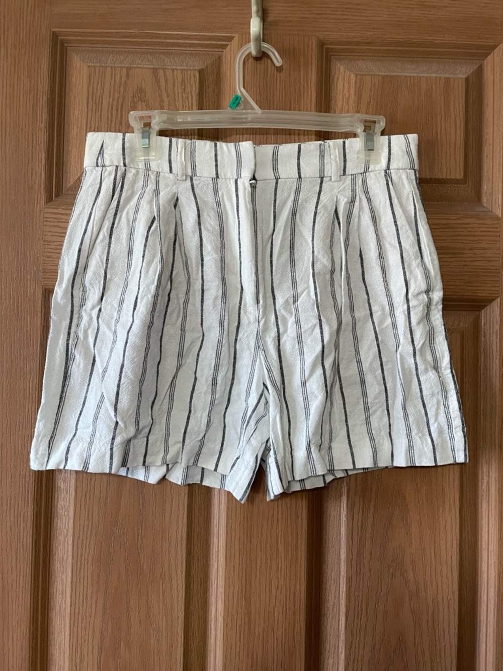 Old Navy Extra High Rise Taylor Shorts with Adjustable Waist SMALL